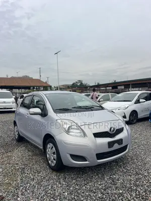 Toyota Vitz 1.3 AWD 3dr 2010 Silver