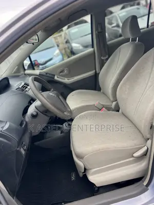 Toyota Vitz 1.3 AWD 3dr 2010 Silver