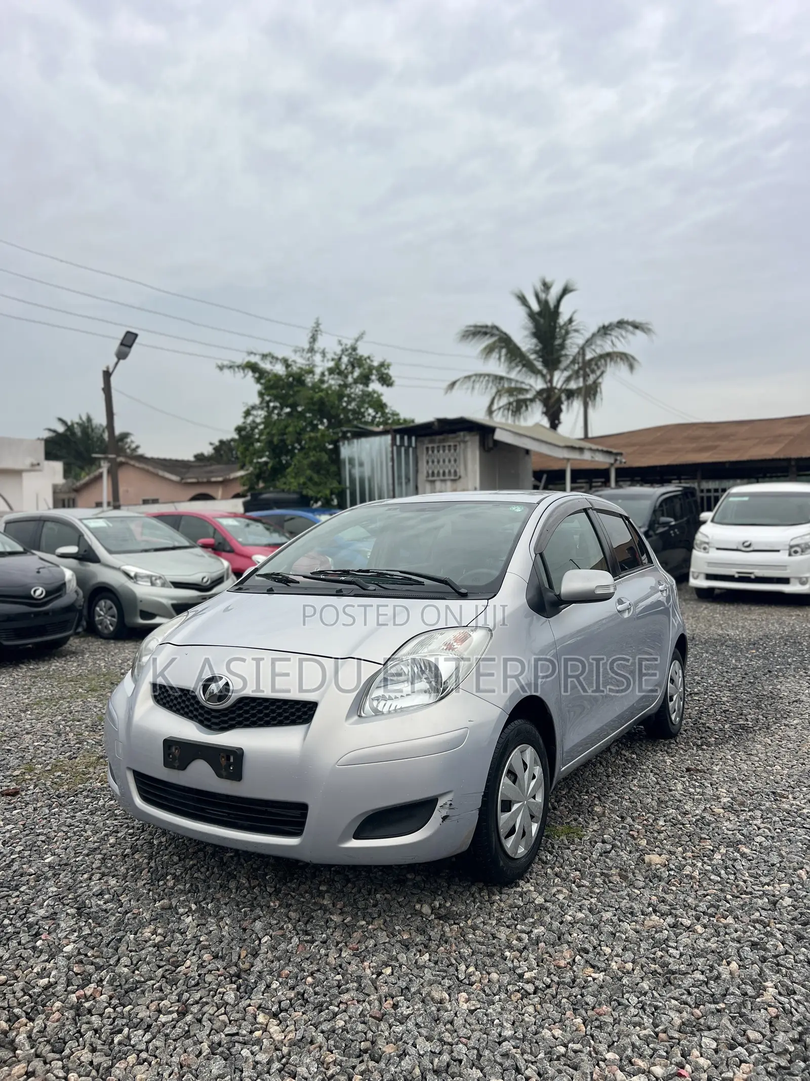Toyota Vitz 1.3 AWD 3dr 2010 Silver