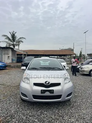 Toyota Vitz 1.3 AWD 3dr 2010 Silver