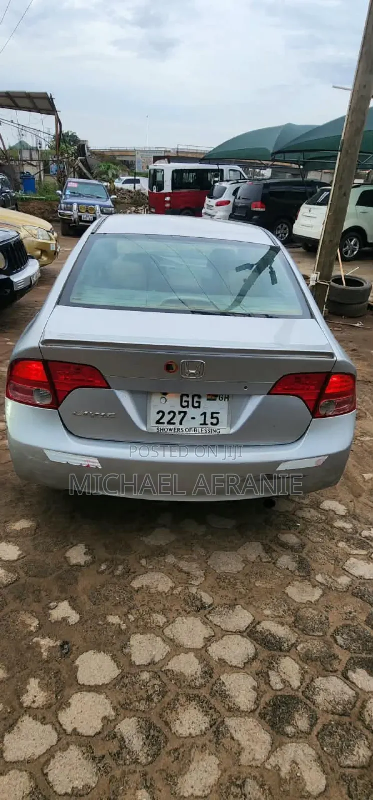 Honda Civic 1.8 5 Door Automatic 2010 Silver