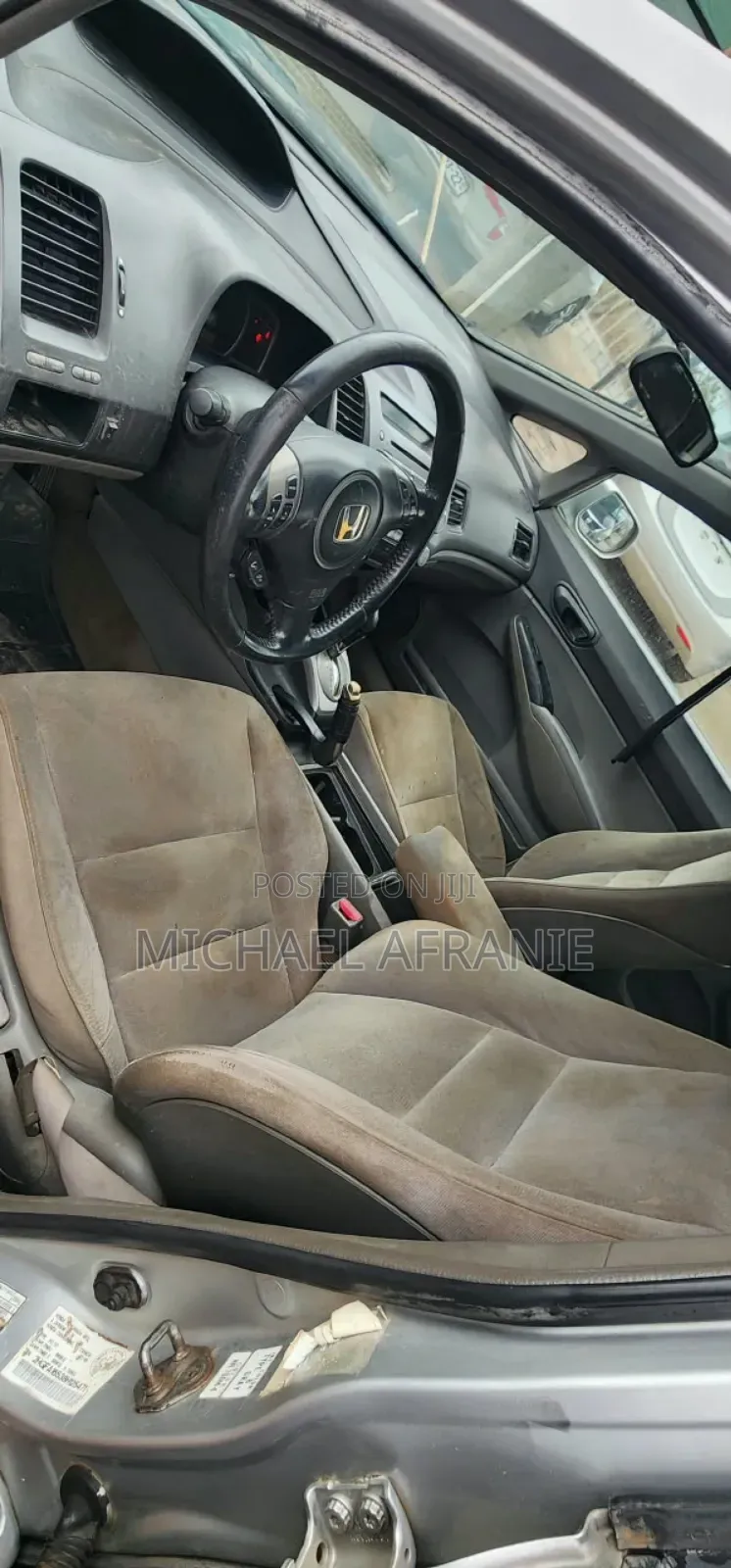 Honda Civic 1.8 5 Door Automatic 2010 Silver
