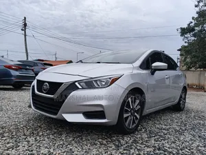 Nissan Versa SV 2022 Silver