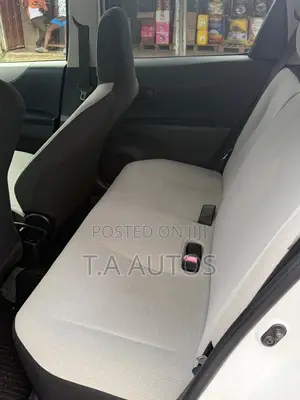 Toyota Vitz 1.3 AWD 5dr 2012 White