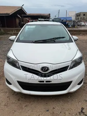 Toyota Vitz 1.3 AWD 5dr 2012 White