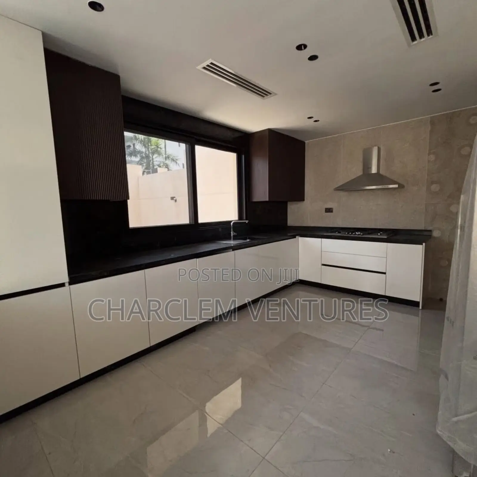 5bdrm Villa in Charclem Ventures, North Ridge for sale