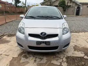 Toyota Vitz 1.3 FWD 5dr 2010 Silver
