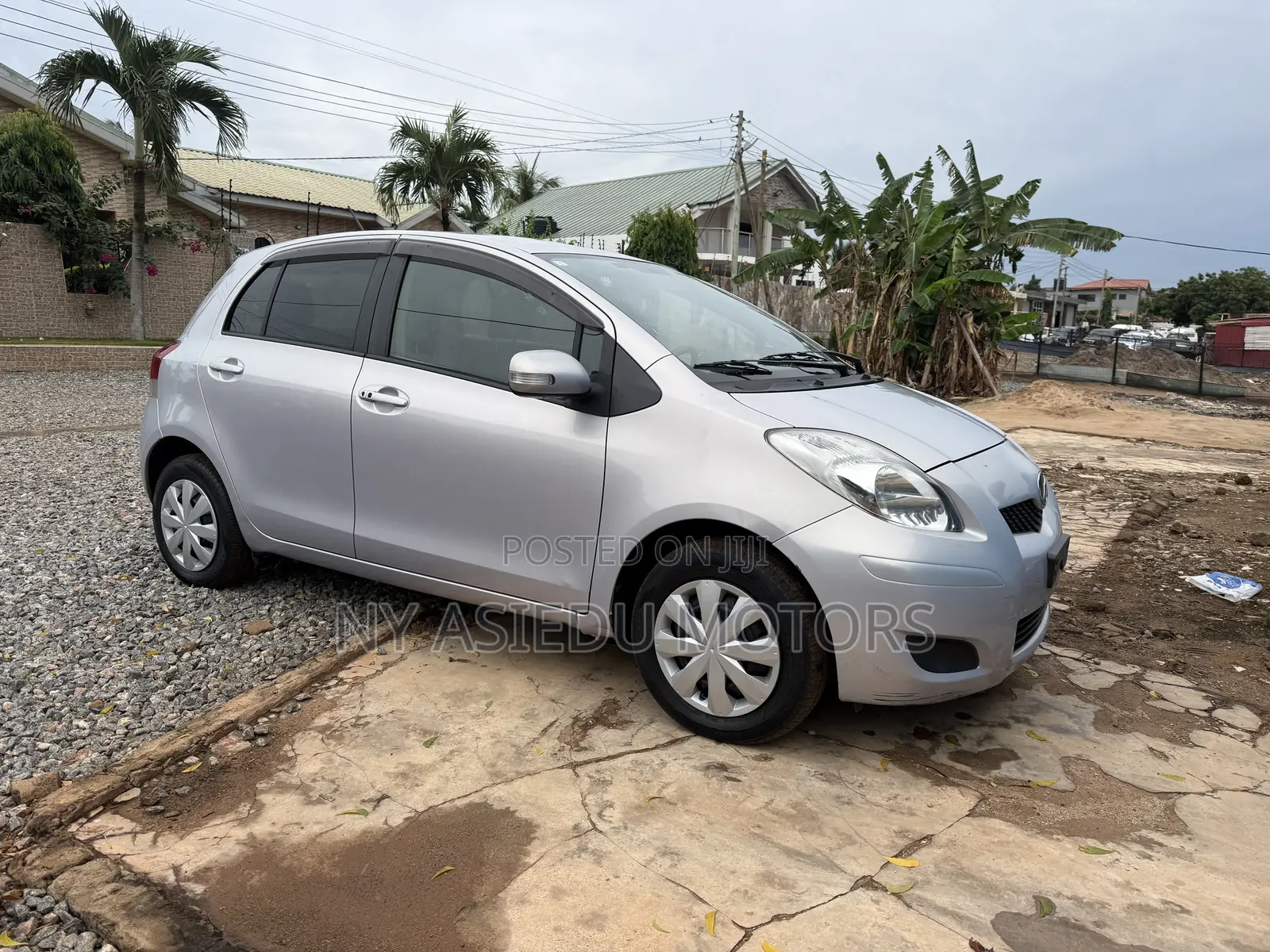 Toyota Vitz 1.3 FWD 5dr 2010 Silver