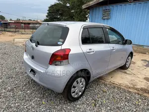 Toyota Vitz 1.3 FWD 5dr 2010 Silver