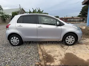 Toyota Vitz 1.3 FWD 5dr 2010 Silver