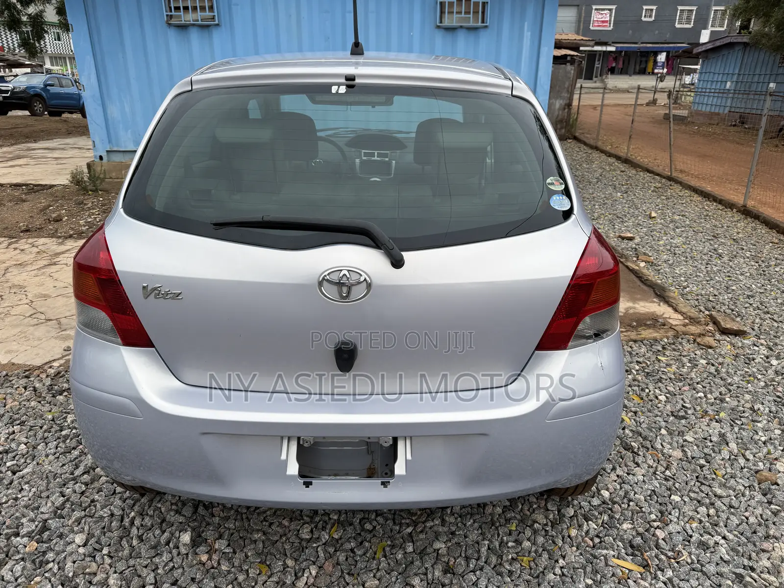 Toyota Vitz 1.3 FWD 5dr 2010 Silver