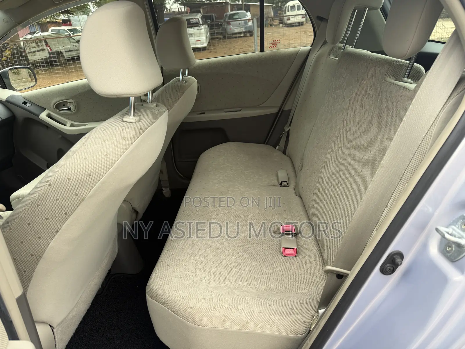 Toyota Vitz 1.3 FWD 5dr 2010 Silver