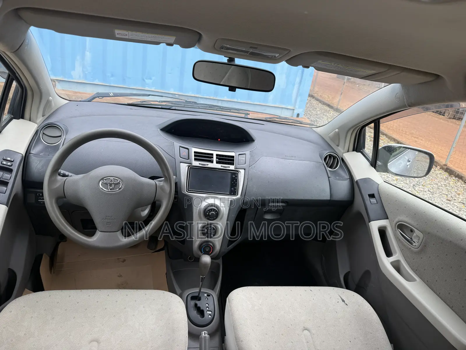 Toyota Vitz 1.3 FWD 5dr 2010 Silver
