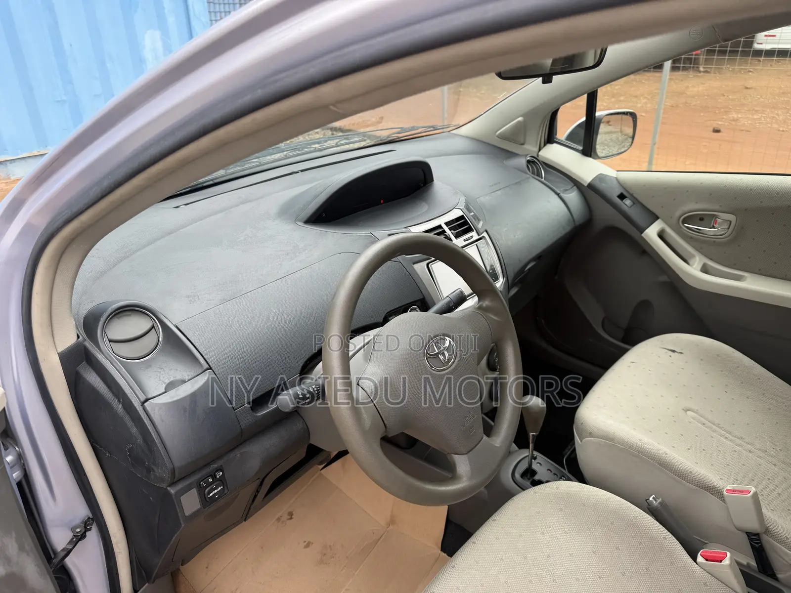 Toyota Vitz 1.3 FWD 5dr 2010 Silver