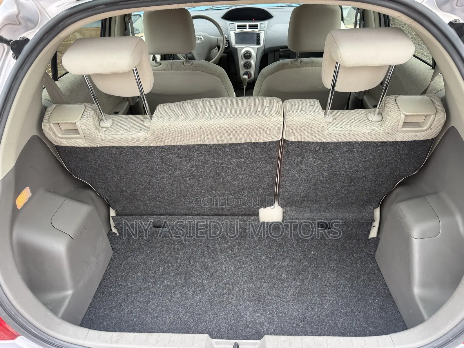 Toyota Vitz 1.3 FWD 5dr 2010 Silver