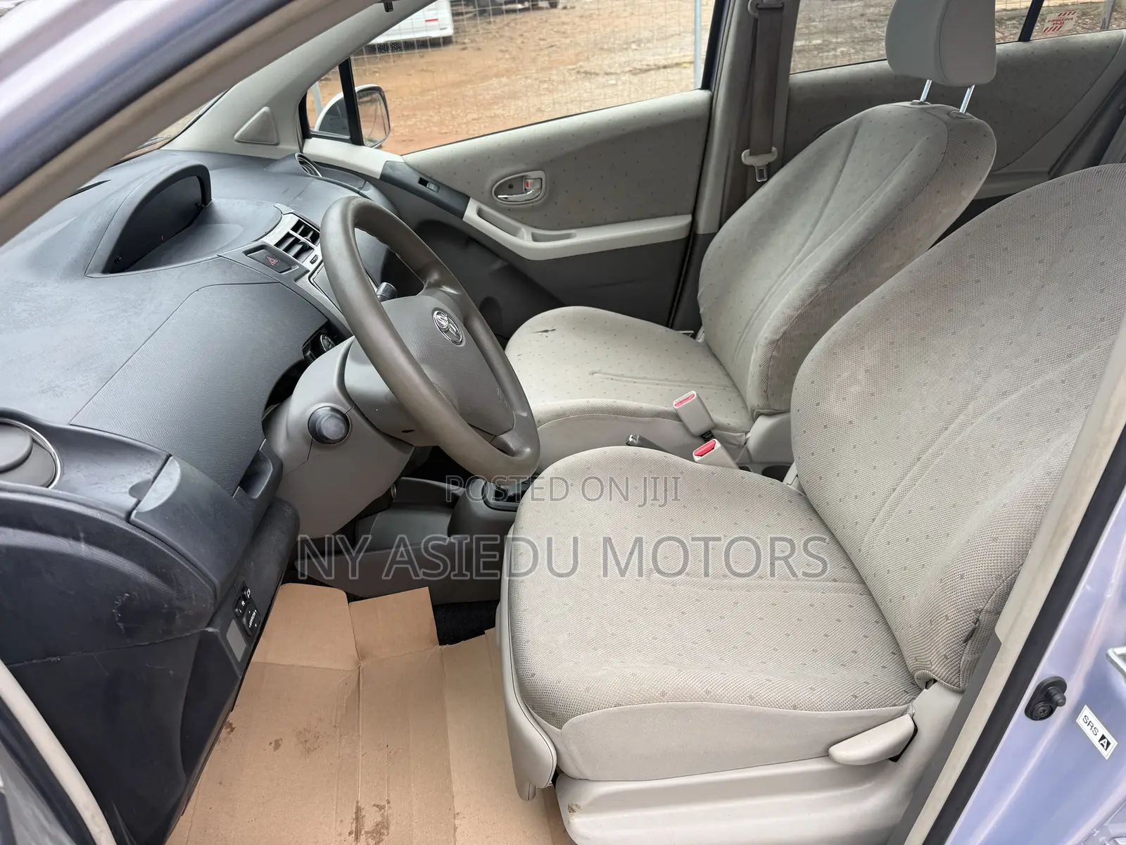 Toyota Vitz 1.3 FWD 5dr 2010 Silver