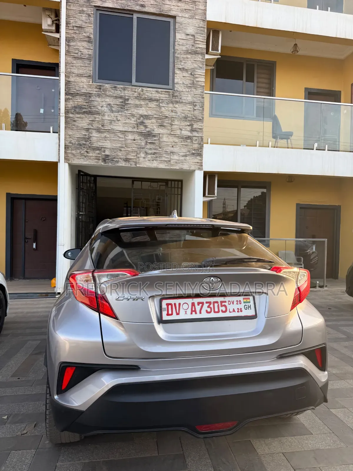 Toyota C-HR XLE FWD Sport Utility (2.0L 4cyl 2AM) 2018 Silver