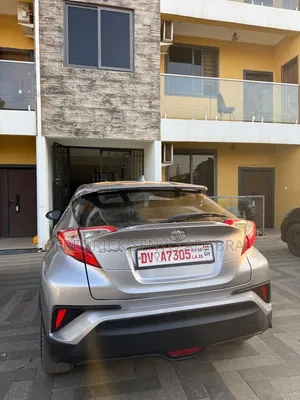 Toyota C-HR XLE FWD Sport Utility (2.0L 4cyl 2AM) 2018 Silver