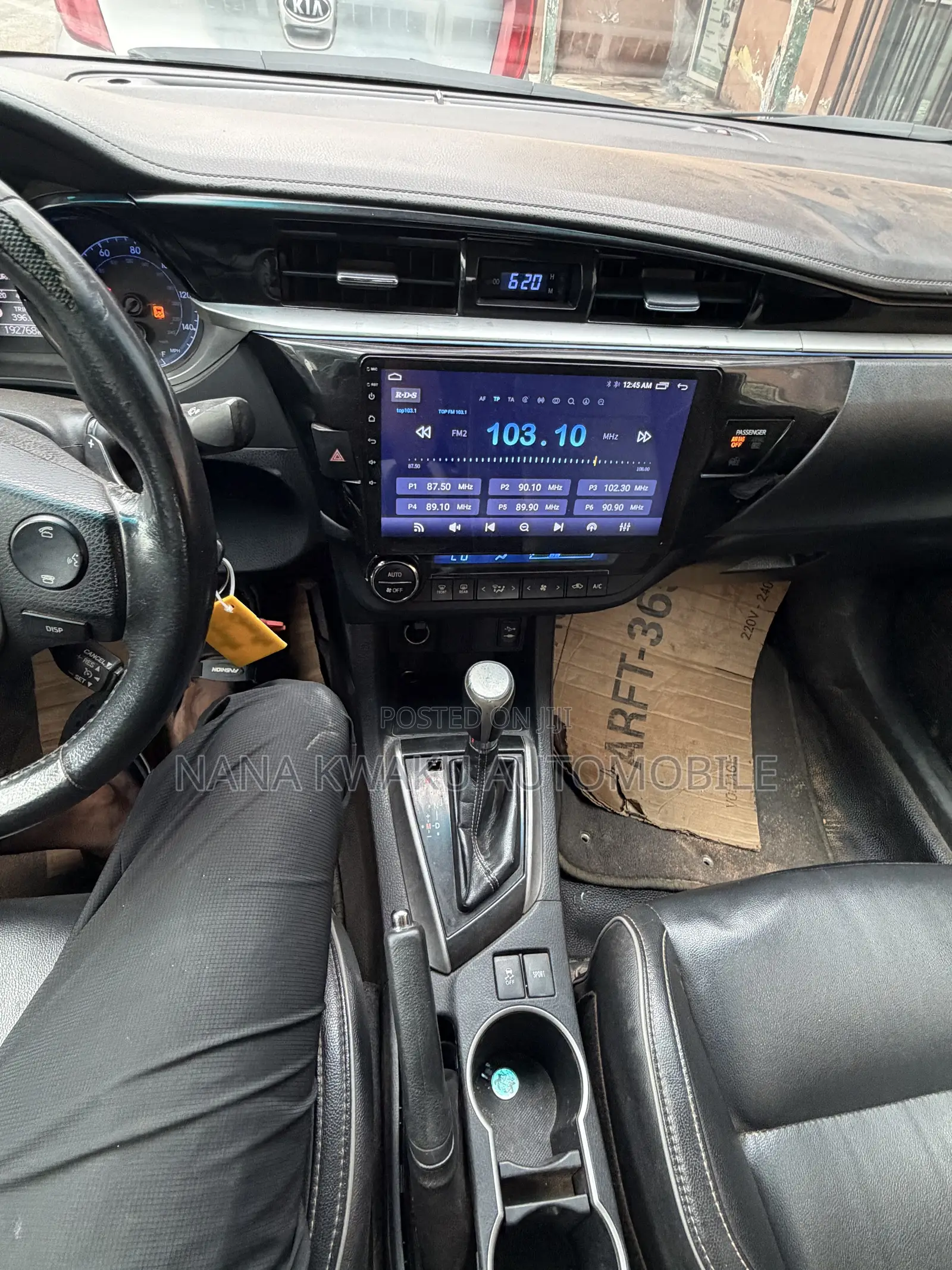 Toyota Corolla LE 4dr Sedan (1.8L 4cyl CVT) 2017 Gray