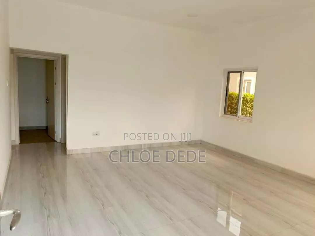 1bdrm Apartment in Nurses Quarters, Awutu Senya East Municipal for rent