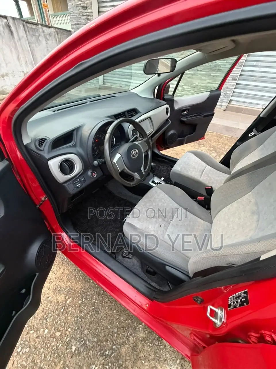Toyota Vitz 1.3 FWD 5dr 2012 Red