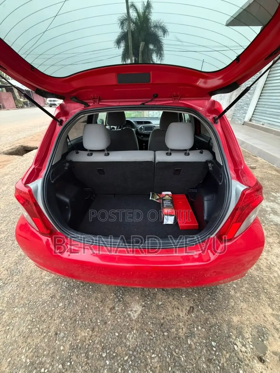 Toyota Vitz 1.3 FWD 5dr 2012 Red