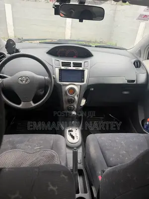Toyota Vitz 2010 White