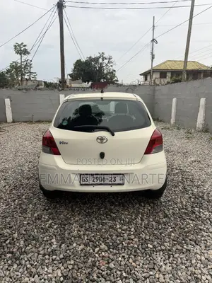 Toyota Vitz 2010 White