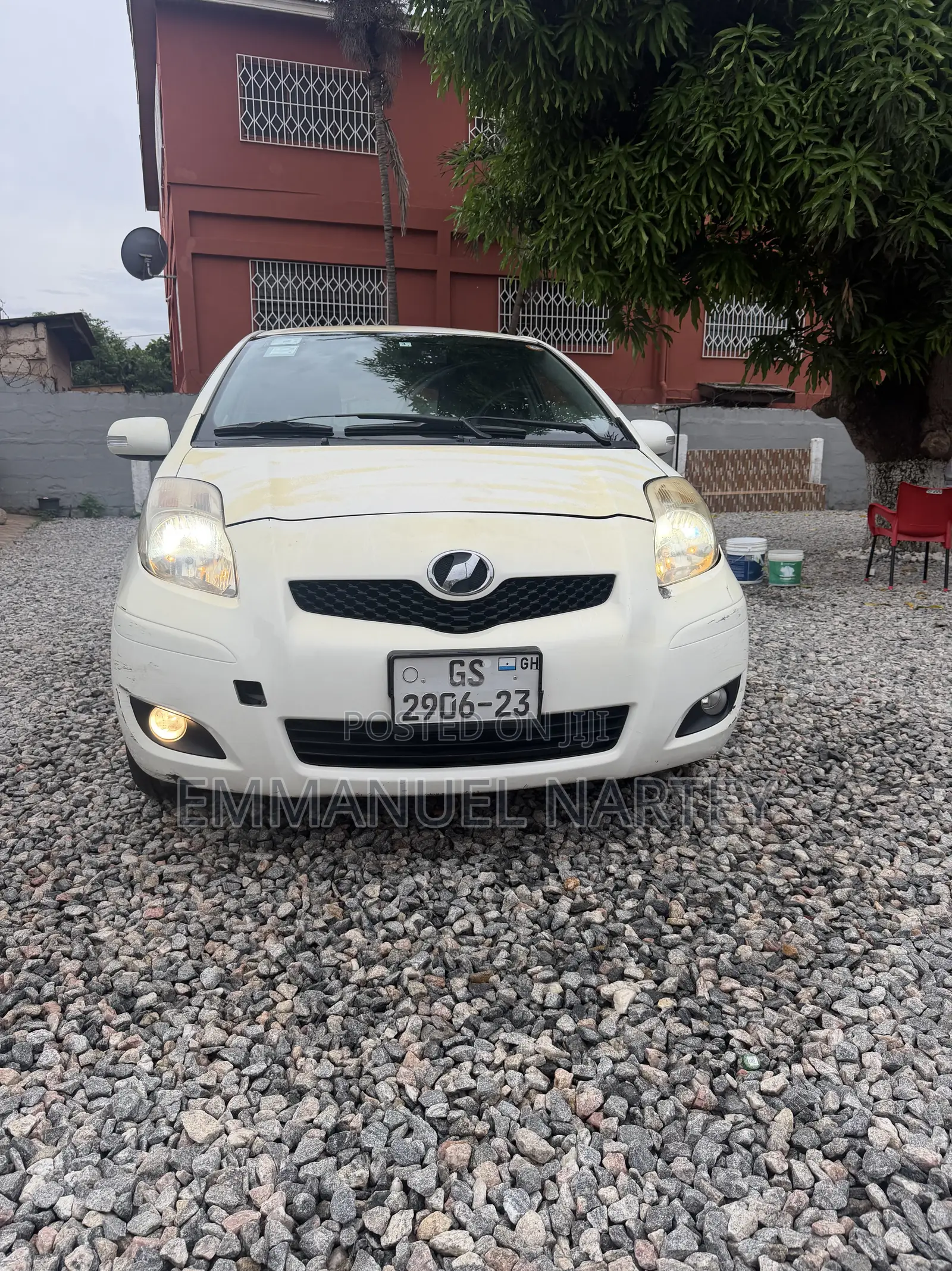 Toyota Vitz 2010 White