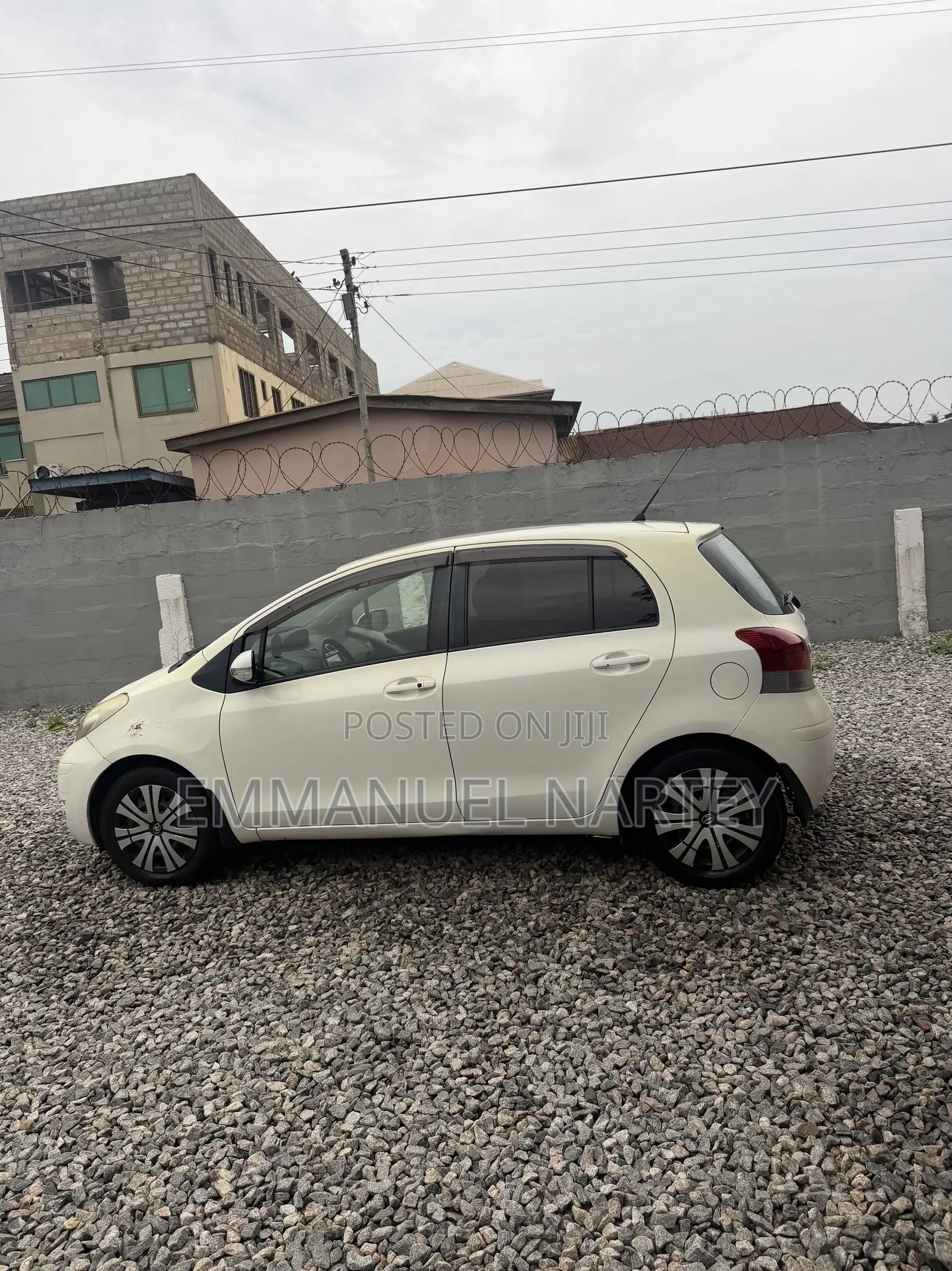 Toyota Vitz 2010 White