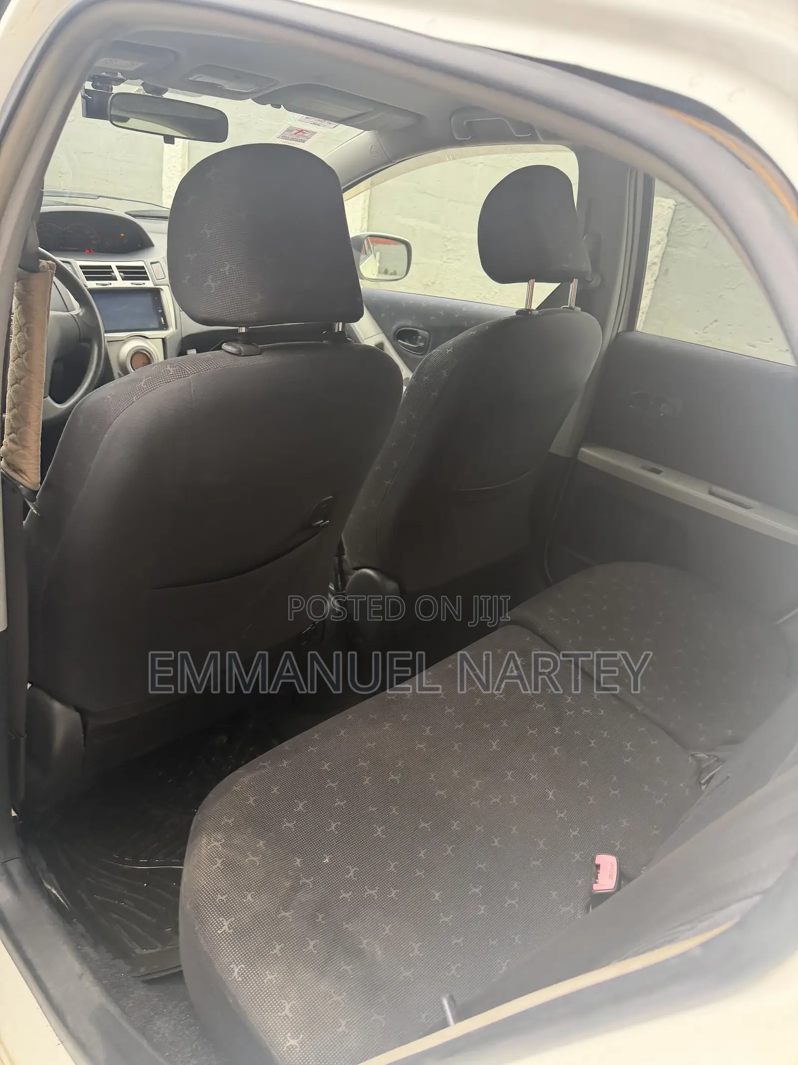 Toyota Vitz 2010 White