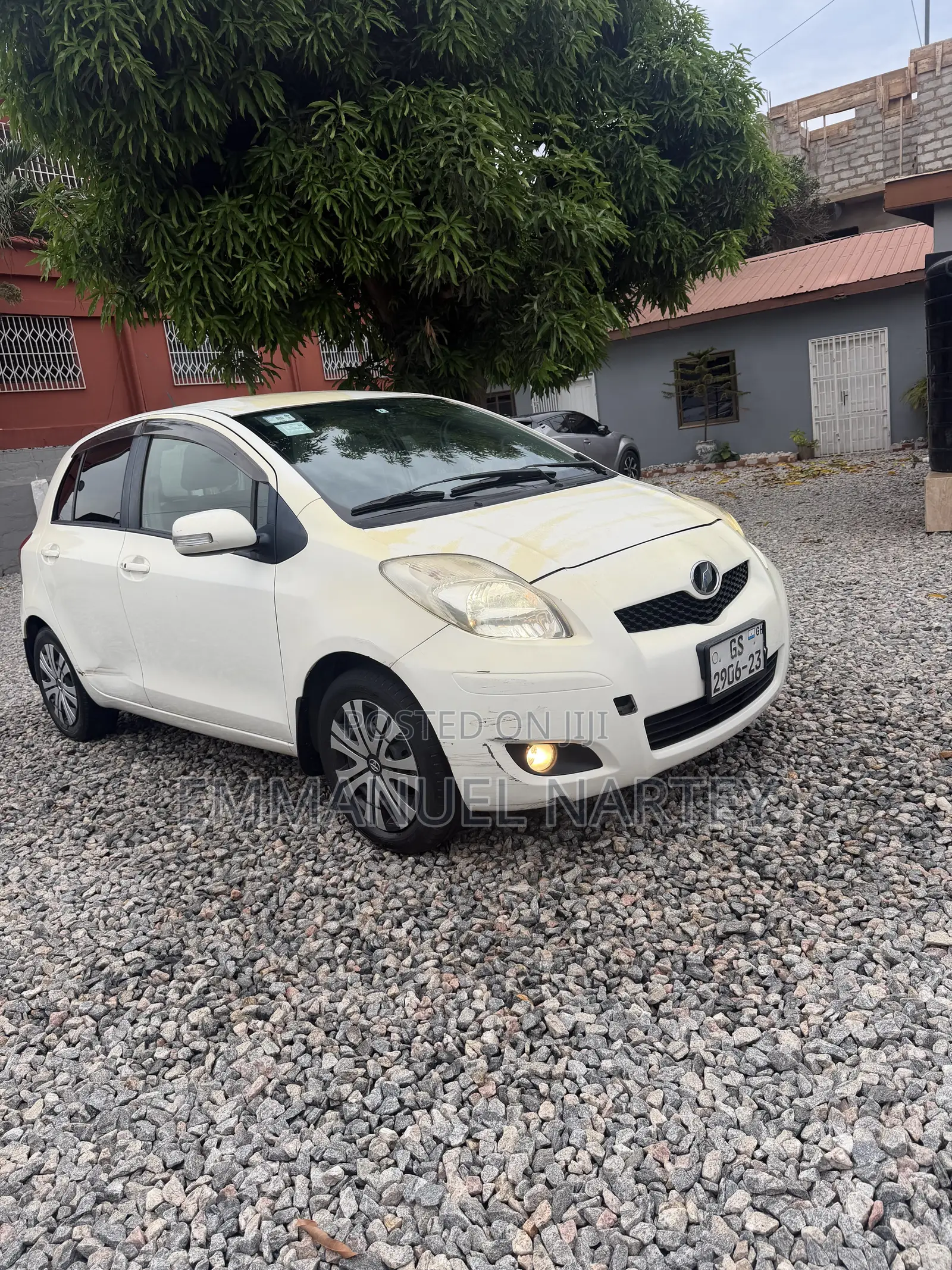 Toyota Vitz 2010 White