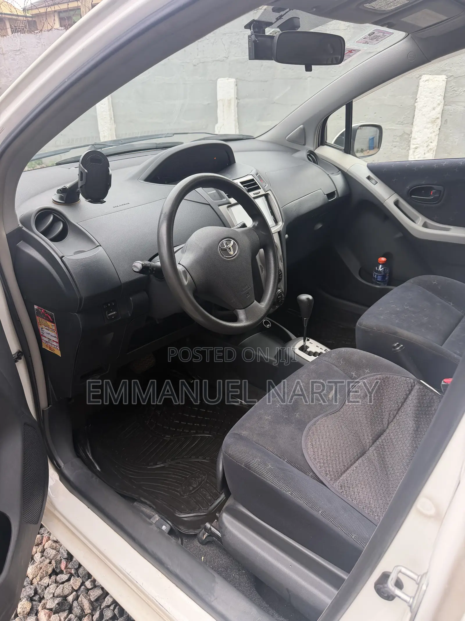 Toyota Vitz 2010 White