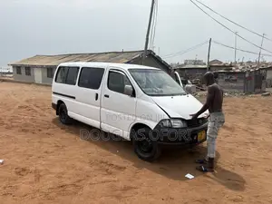 Toyota HiAce 2013 White