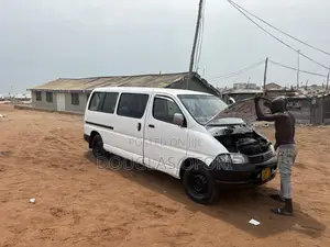 Toyota HiAce 2013 White