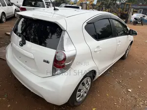 Toyota Aqua G GS 2014 Off white