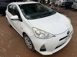Toyota Aqua G GS 2014 Off white