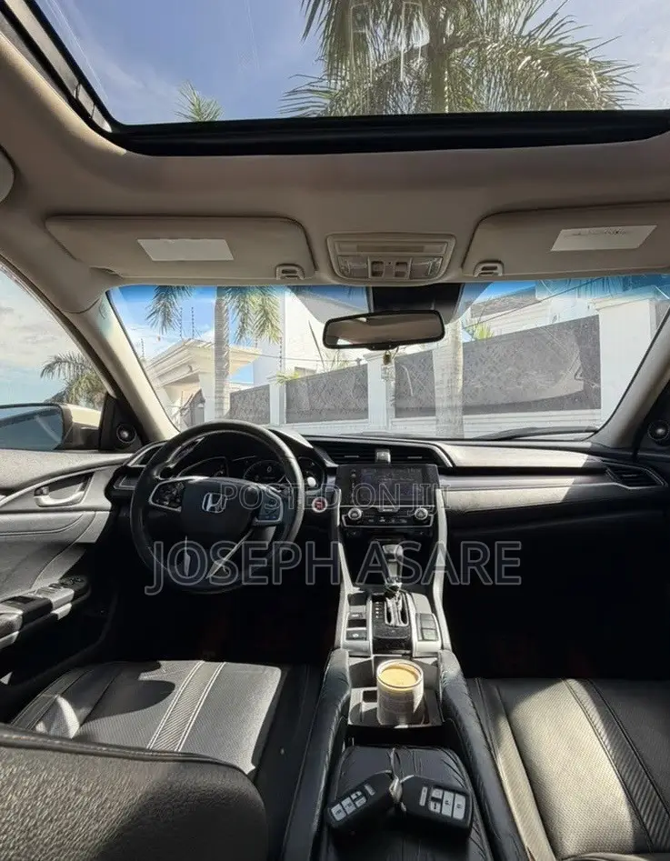 Honda Civic Touring Coupe 2018 White