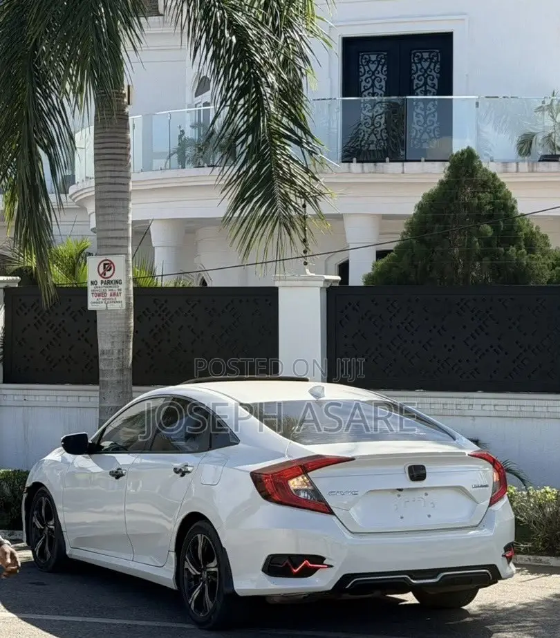 Honda Civic Touring Coupe 2018 White