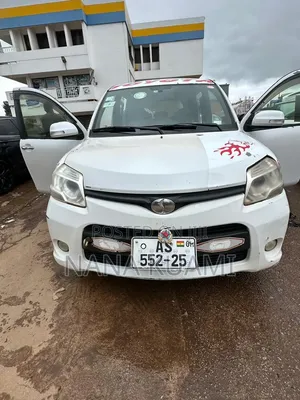 Toyota Sienta 1.5 FWD 2013 White