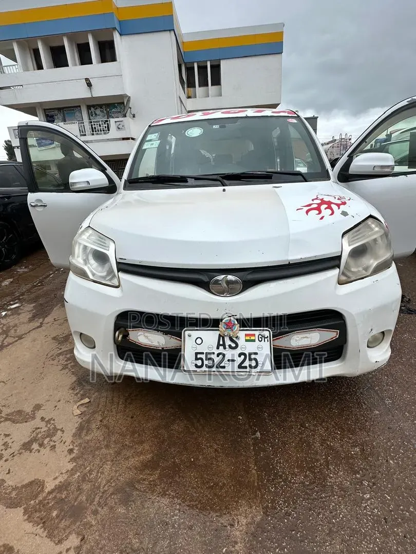 Toyota Sienta 1.5 FWD 2013 White