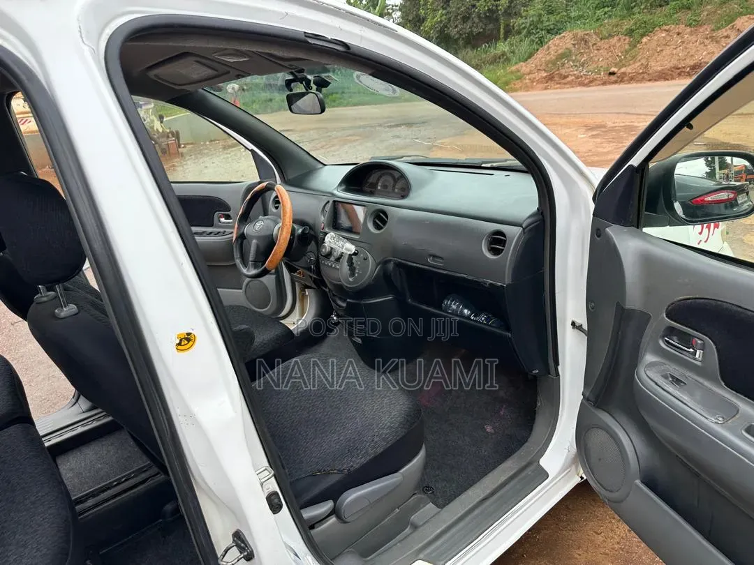 Toyota Sienta 1.5 FWD 2013 White