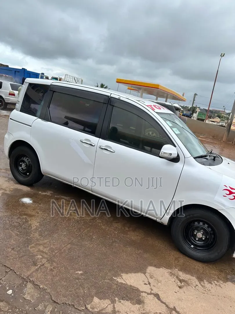 Toyota Sienta 1.5 FWD 2013 White