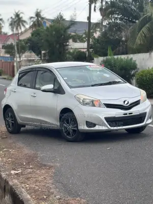 Toyota Vitz 2014 Silver