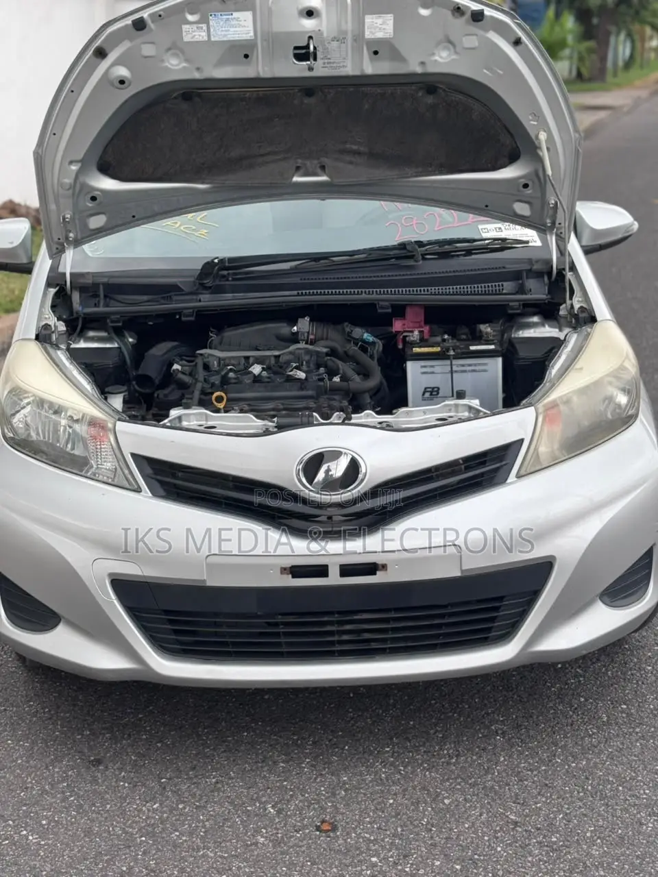 Toyota Vitz 2014 Silver