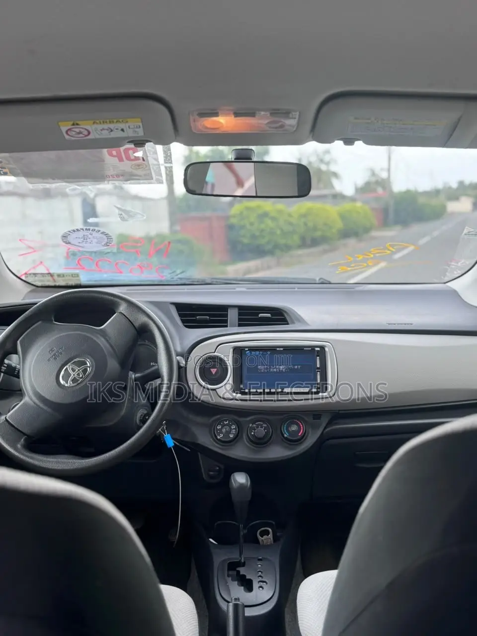 Toyota Vitz 2014 Silver