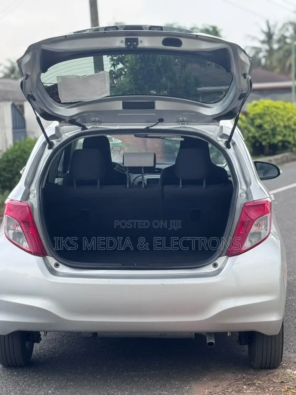 Toyota Vitz 2014 Silver