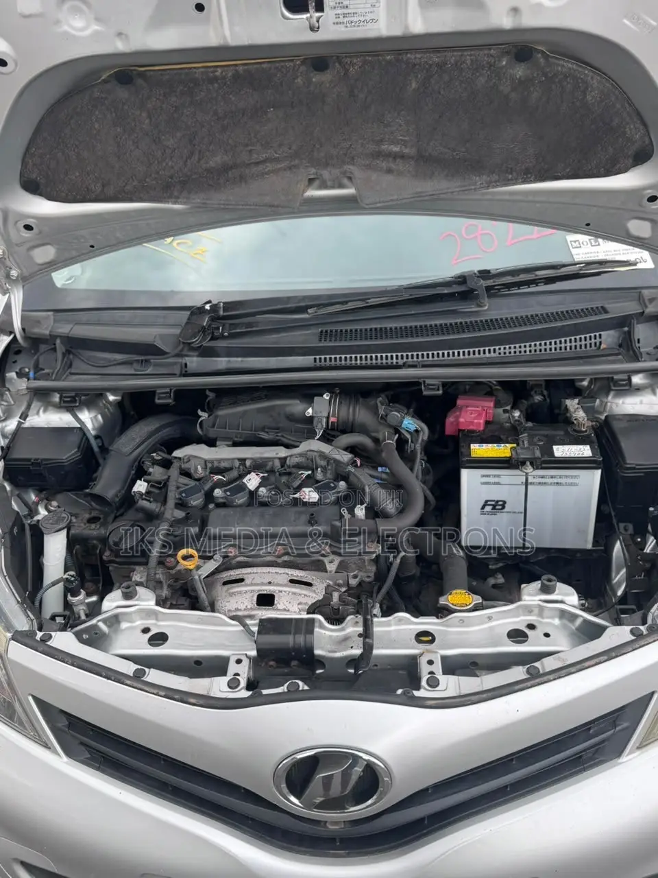 Toyota Vitz 2014 Silver
