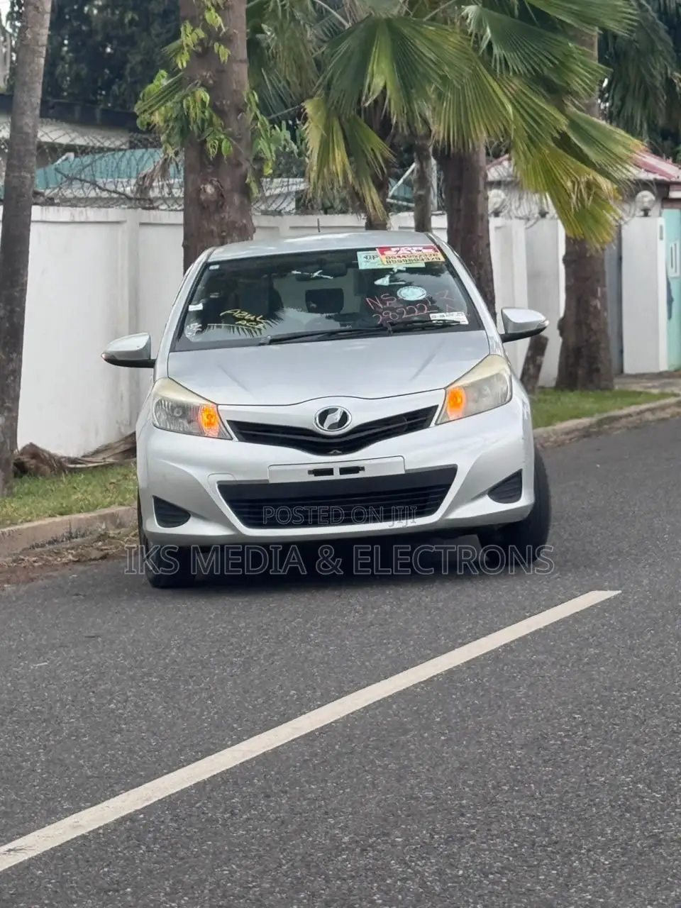 Toyota Vitz 2014 Silver