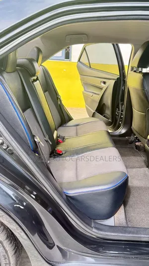 Toyota Corolla SE (1.8L 4cyl 6M) 2018 Black